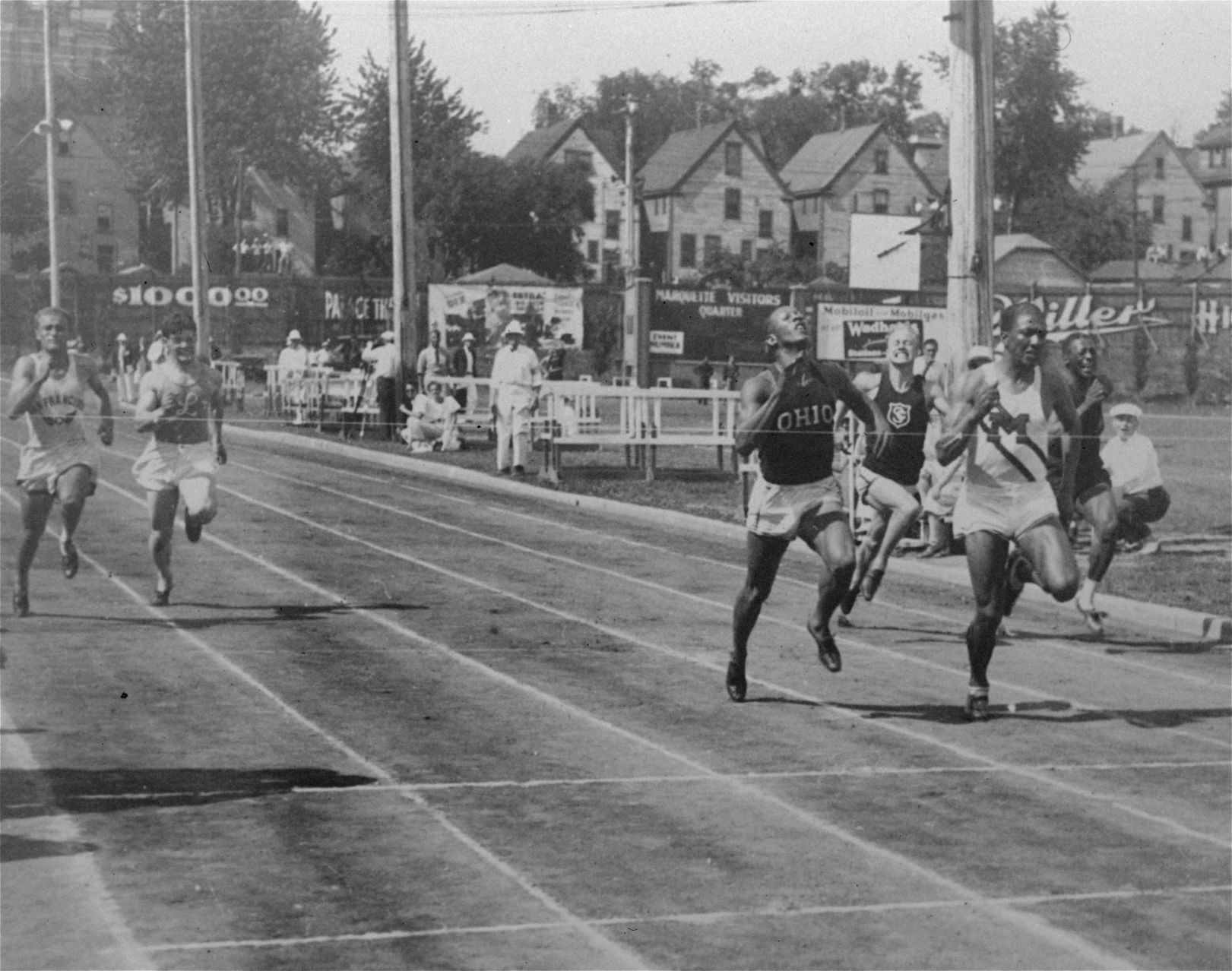 1934: Jesse Owens